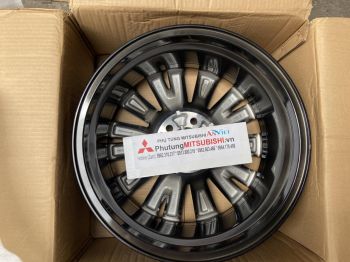 La zăng xe Mitsubishi Outlander 2022