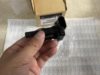 Cảm biến lưu lượng khí nạp xe Mitsubishi Pajero Sport chính hãng