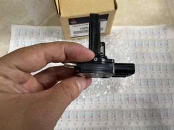 Cảm biến lưu lượng khí nạp xe Mitsubishi Triton chính hãng