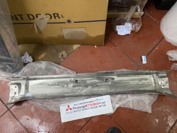 Ba đờ sốc trước xe Mitsubishi Pajero