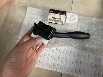 Công tắc đèn pha cốt và xi nhan xe Mitsubishi Pajero ngân hàng v73