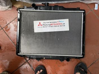 Két nước xe Mitsubishi L300