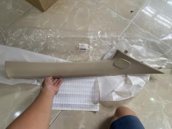 Ốp nhựa chân kính chắn gió xe Mitsubishi XPANDER