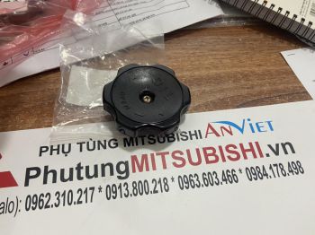 Nắp đổ dầu nhớt động cơ xe Mitsubishi