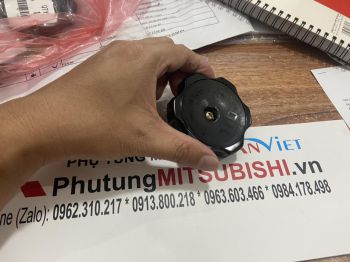 Nắp đổ nhớt động cơ xe Mitsubishi