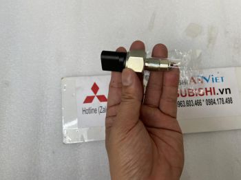 Cảm biến báo lùi xe Mitsubishi Lancer