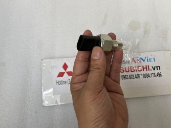 Công tắc báo lùi xe Mitsubishi Xpander