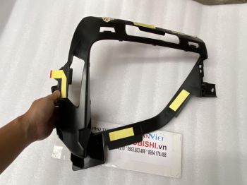 Giá đỡ đèn pha xe Mitsubishi Xpander