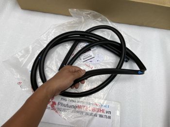 Gioăng êm trên mép Capo xe Mitsubishi Outlander