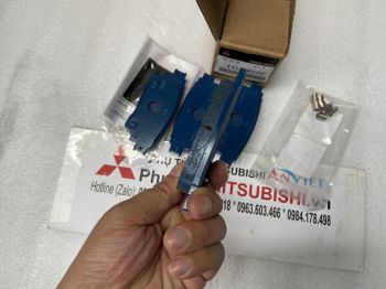 Má phanh sau xe Mitsubishi Outlander