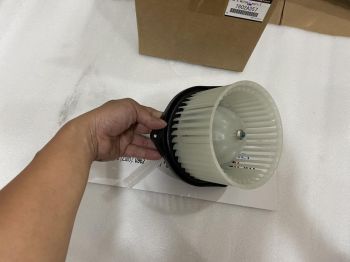 Mô tơ quạt dàn lạnh trong Táp lô xe Mitsubishi Outlander Sport