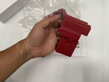 Nắp che cọc bình ắc quy xe Mitsubishi Outlander