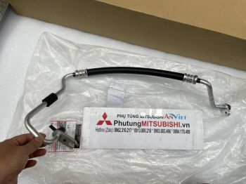Tuy ô điều hòa từ lốc điều hòa vào dàn nóng xe Mitsubishi Outlander