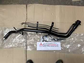 Cổ đổ nhiên liệu xe Mitsubishi Pajero ngân hàng, chở tiền, V73