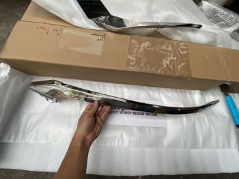 Nẹp mạ dưới mý đèn pha xe Mitsubishi Xpander 2022-2023