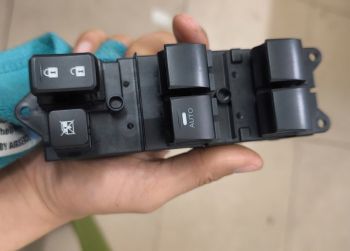 Công tắc lên xuống kính tổng cửa trước Lh (có auto) Mitsubishi Xpander, Attrage, Mirage, Triton