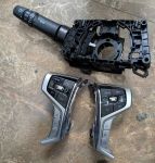 Công tắc vô lăng  cruise control và âm lượng Mitsubishi Pajero Sport  Triton (cancel+Res+/set-+đồng hồ) gas tự động