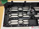 Mặt ca lăng xe Mitsubishi Triton 2025-2026