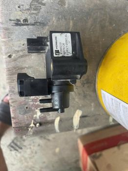 Van điều tiết chân không, van EGR, van hơi chân không xe Mitsubishi Triton và Pajero Sport hàng bãi