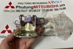 Bản lề cánh cửa trước phía dưới Mitsubishi XForce 5702A259 5702A260