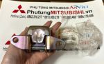 Bản lề cánh cửa trước phía dưới Mitsubishi XForce 5702A259 5702A260