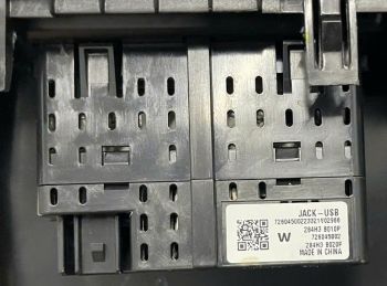 bai 284H3B010P cổng sạc usb ở táp lô   Mitsubishi Xforcer 2024  2026 DESTINATOR 2025