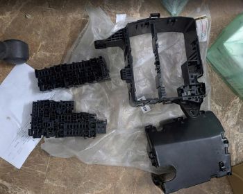 Nắp, Thân hộp cầu chì trong táp lô xe Mitsubishi Xforce