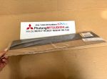 Đề can ốp ngoài trụ kính cánh cửa sau vị trí giữa thân xe Mitsubishi XForce 82818B001P 82817B001P