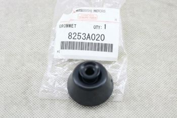 Cao su che ốc bắt tay gạt mưa sau Mitsubishi XForce 8253A020