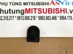 Nút, nắp nhựa che ốc bắt tay gạt mưa trước Mitsubishi XForce 8250A558