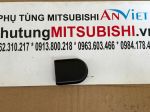 Nút, nắp nhựa che ốc bắt tay gạt mưa trước Mitsubishi XForce 8250A558