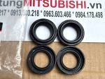 Phớt bugi trên nắp đậy dàn cò xe Mitsubishi XForce MW300404