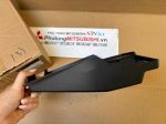 Tấm nhựa che khóa ngậm nắp capo Mitsubishi XForce 65602B010P