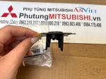 Viền quanh, giá bắt Cảm biến lùi, cảnh báo khoảng cách điểm mù ở cản sau Mitsubishi XForce 284H6B040P