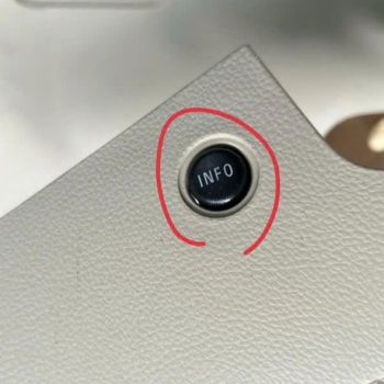 Công tắc nút INFO tròn nhỏ trên táp lô bên Lh của đồng hồ táp lô  Mitsubishi Xpander