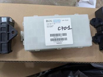 Hộp etacs điều khiển âm báo, thời gian trong táp lô Mitsubishi Xpander hàng bãi