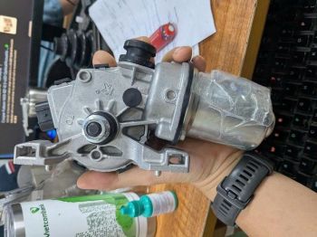 Mô tơ gạt mưa Mitsubishi Xpander hàng OEM