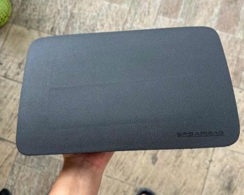 Mặt nắp  túi khí phụ rh Mitsubishi Xpander