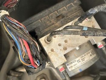 Cụm bơm abs Mitsubishi Xpander 2022- 2026 4670B422 4670B423